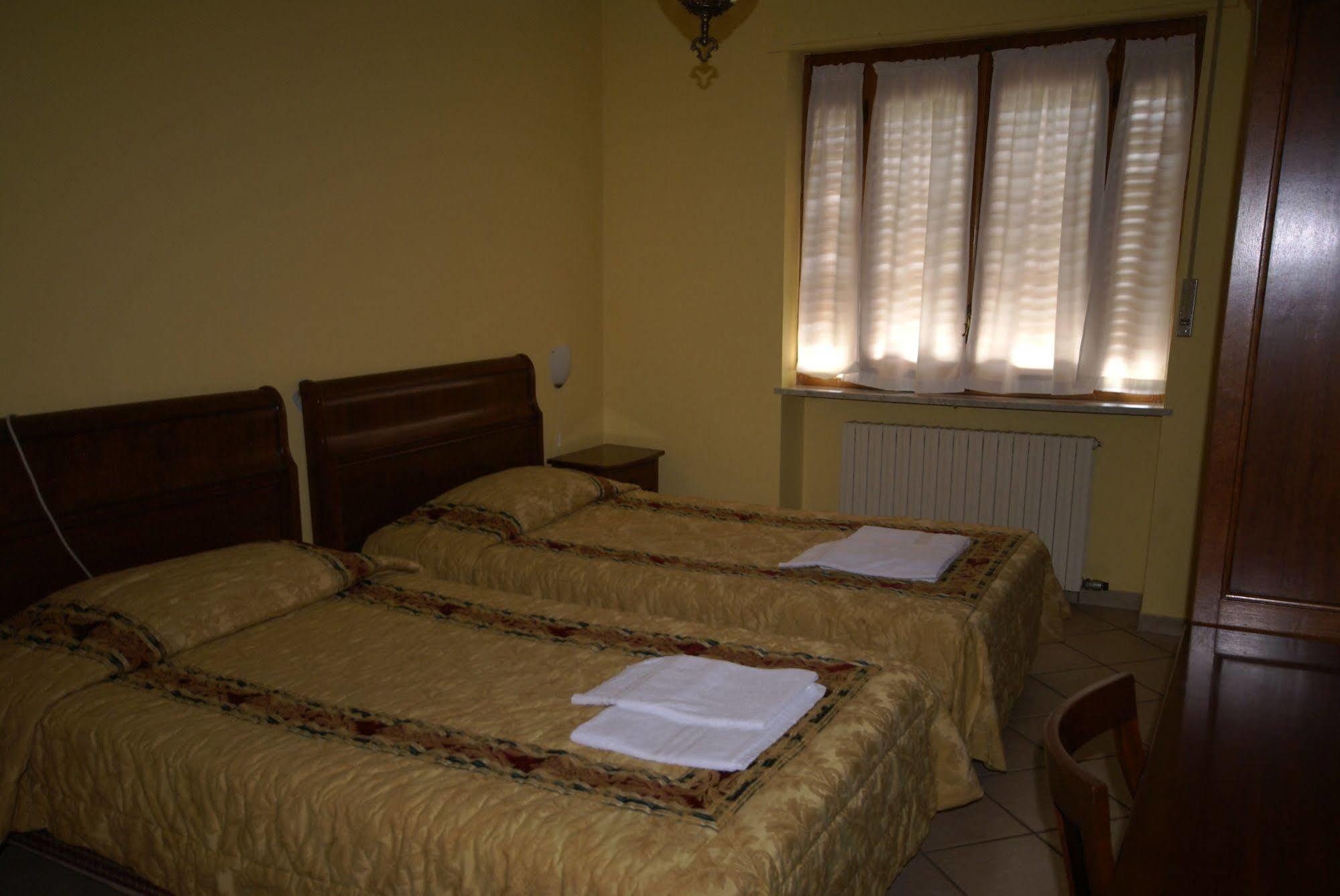 Hotel Londra Acceglio Dış mekan fotoğraf