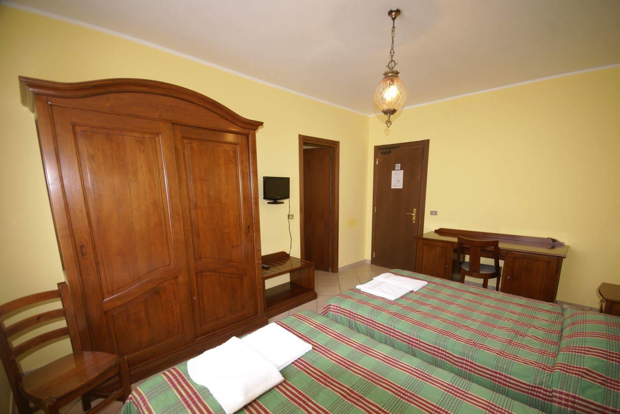 Hotel Londra Acceglio Dış mekan fotoğraf